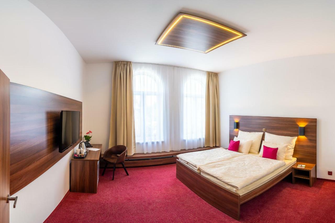 Bohemia Inn Hotel Turnov Buitenkant foto