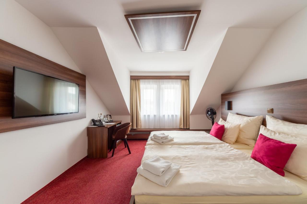 Bohemia Inn Hotel Turnov Buitenkant foto