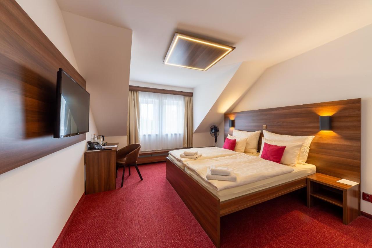 Bohemia Inn Hotel Turnov Buitenkant foto